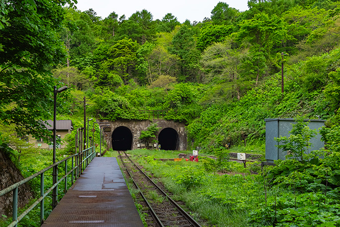 上り線ホーム末端から眺める小幌駅全景