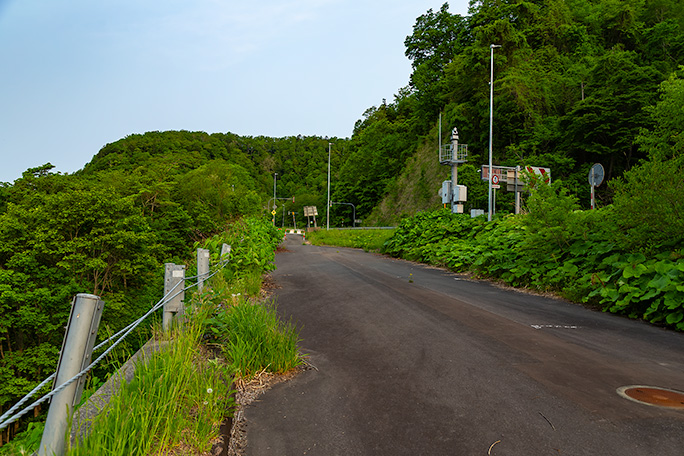 国道に合流する前の短区間は舗装されている