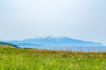 後志・寿都・弁慶岬付近から望む狩場山(北海道:2025年5月)