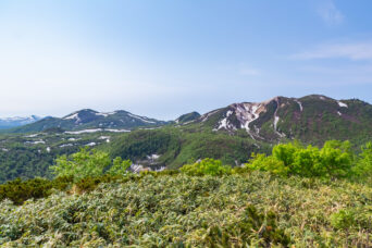 後志・倶知安・ニセコアンヌプリから望むニセコ連山（北海道：2025年6月）