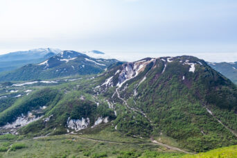 後志・倶知安・ニセコアンヌプリから望むニセコ連山（北海道：2025年6月）