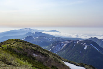 後志・倶知安・ニセコアンヌプリから望むニセコ連山（北海道：2025年6月）
