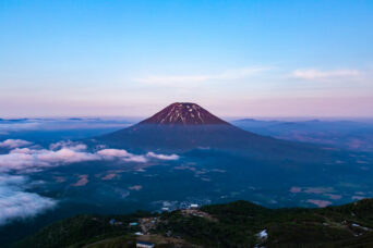 後志・倶知安・ニセコアンヌプリから望む後志羊蹄山（北海道：2025年6月）