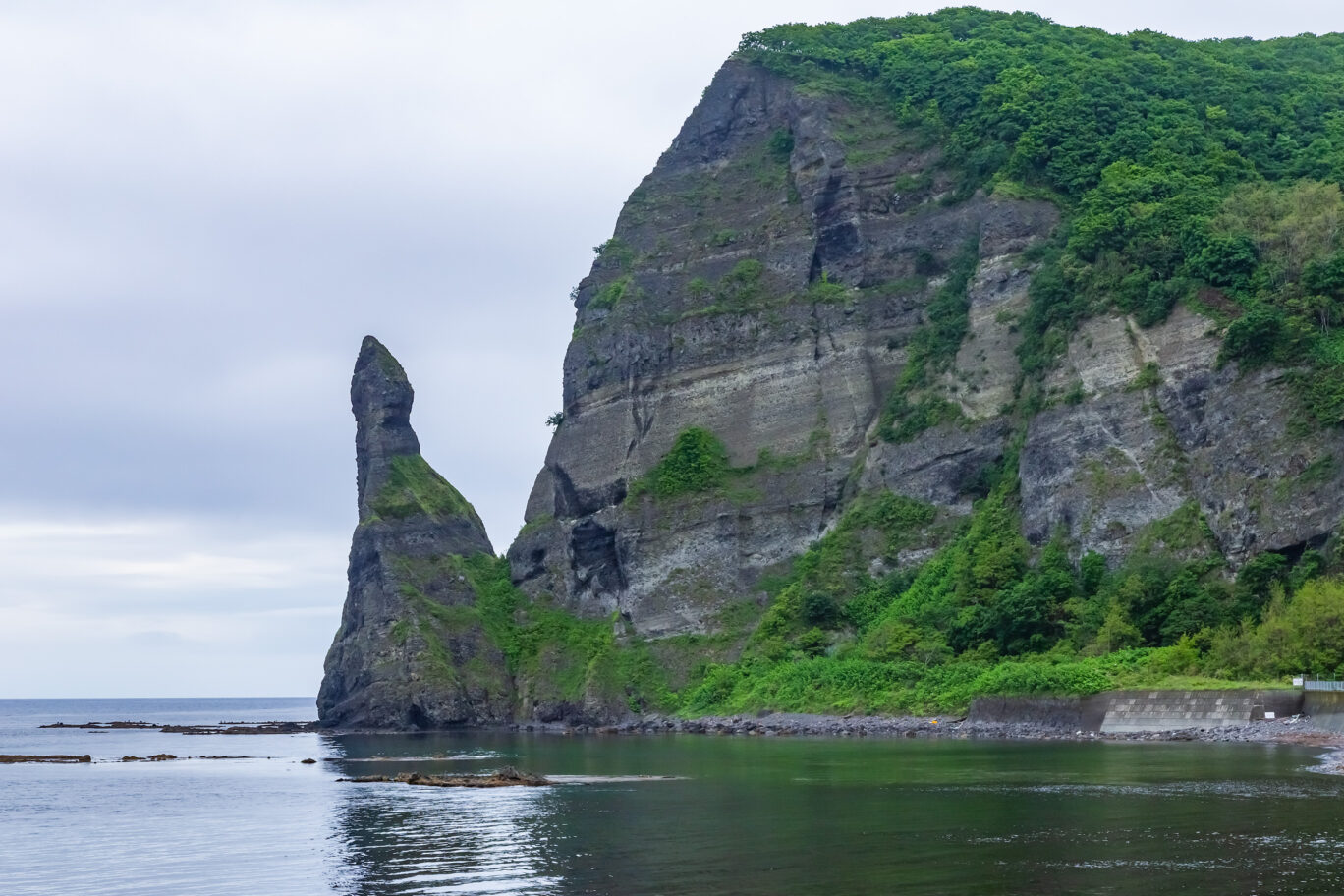 後志・積丹半島・古平・沖町・セタカムイ岩（北海道：2025年6月）
