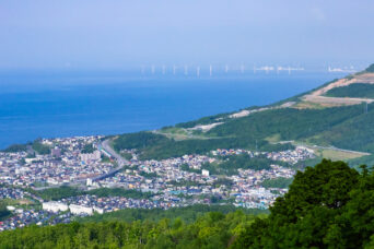後志・小樽・毛無山展望所から望む朝里市街地（北海道：2025年6月）