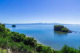 長崎・琴海・又兵衛漁港付近から望む塩垂島(長崎県:2025年7月)