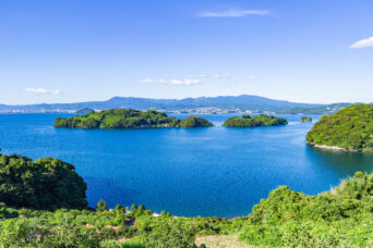 長与・多良見・船津集落付近から望む鹿島と多良岳(長崎県:2025年7月)
