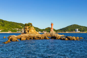 長崎・香焼・辰ノ口浜から望む大中瀬戸北灯台(長崎県:2025年7月)