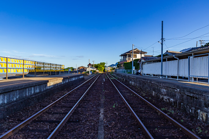 構内通路から眺めた下り松尾方の風景