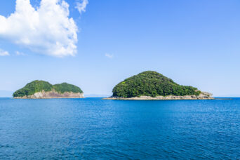 諫早・飯盛・結の浜から望む上ノ島と下ノ島(長崎県:2025年8月)