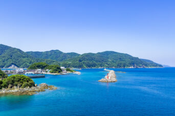 長崎半島・樺島大橋から望む脇岬港(長崎県:2025年8月)