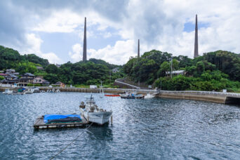 佐世保・名倉漁港から望む針尾送信所（長崎県：2025年8月）