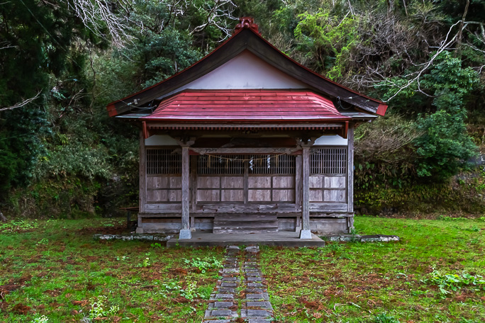 佐室集落に鎮座する佐室神社にも参拝していく