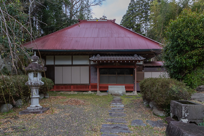 「万木の寝釈迦様」で知られる海雄寺を訪れる