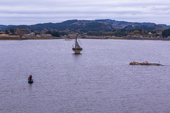 高滝湖ではボートを浮かべて釣り糸を垂れる人の姿が多くみられた