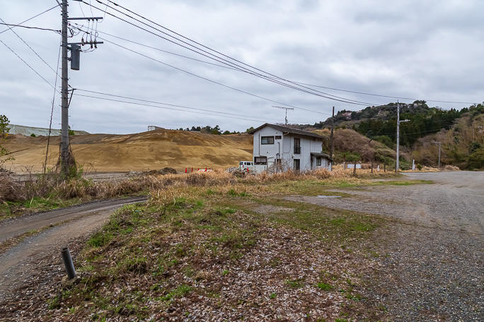 終点付近の砂利採取場は今も操業している