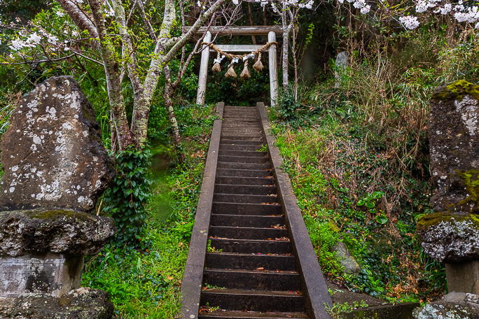 葛ヶ崎にある浅間神社は山麓の拝殿までで山頂の奥宮には立ち入ることが出来なかった
