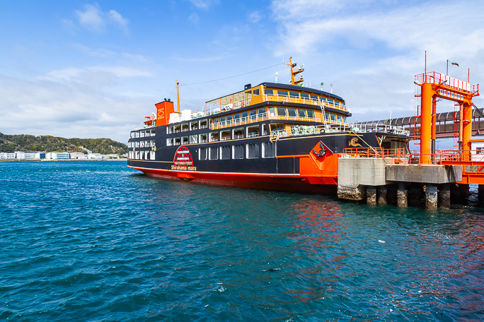 上陸した久里浜港で「しらはま丸」を眺めながら三浦半島の「ちゃり鉄」に出発