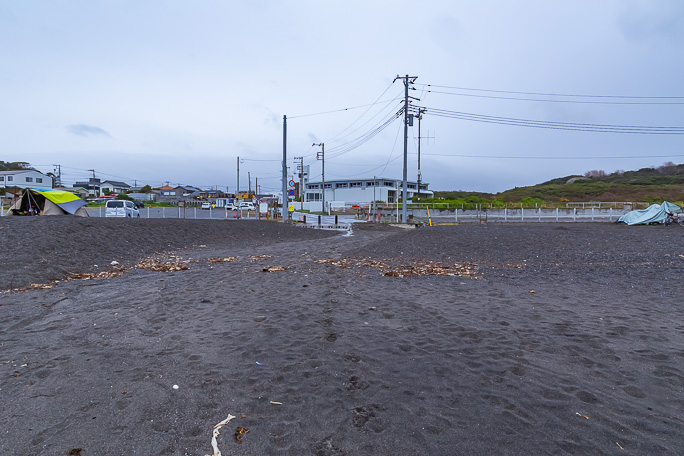 和田長浜には砂浜にテントが2張