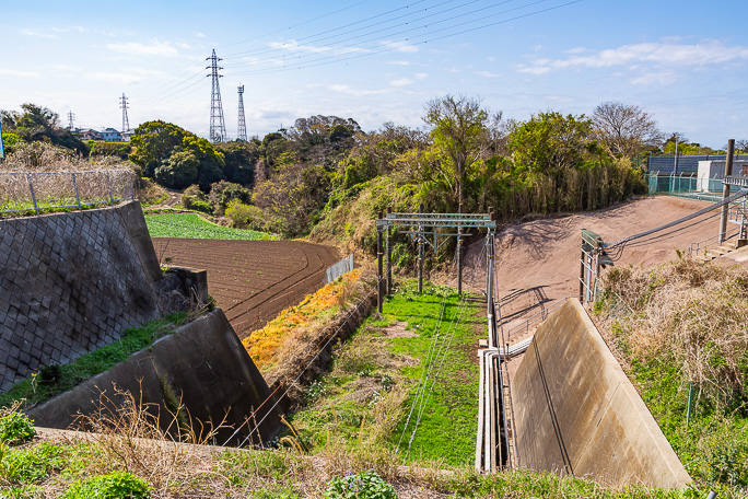 三崎口駅の先に僅かに残る未成線跡