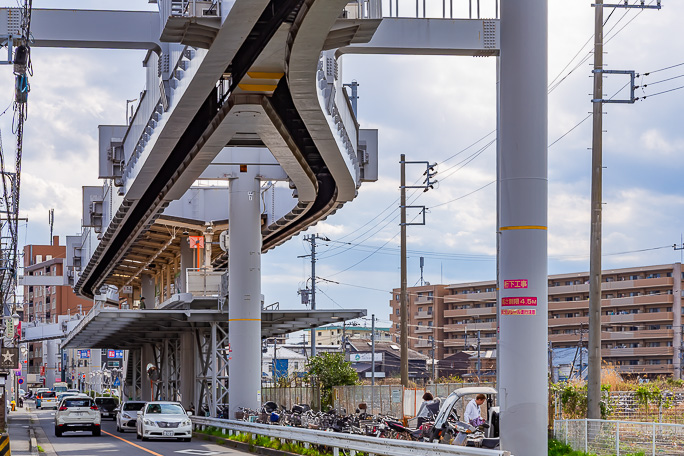 モノレールの行き違い構造がよく分かる湘南深沢駅