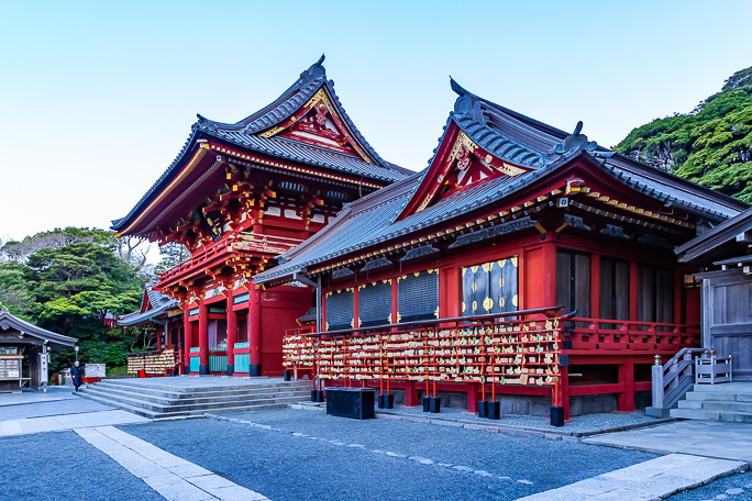 壮麗な鶴岡八幡宮の拝殿