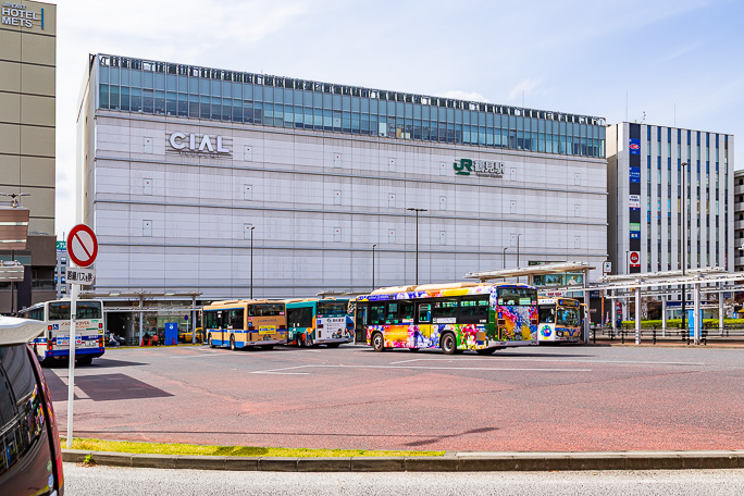 鶴見駅からJR鶴見線の旅に向かう