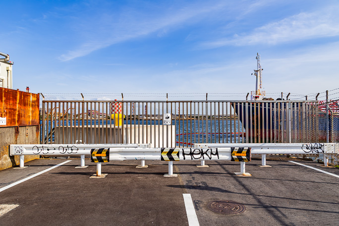 安善通りのどんつきは京浜運河に面した行き止まりで果てる