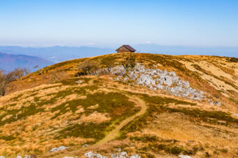 鈴鹿山地・霊仙山・山頂避難小屋(滋賀県:2025年11月)