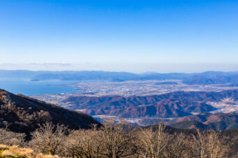 鈴鹿山地・霊仙山・山頂避難小屋から望む琵琶湖方面(滋賀県:2025年11月)