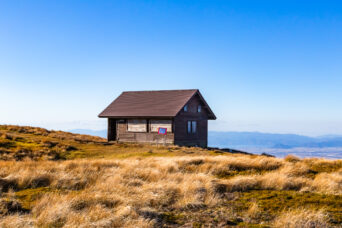 鈴鹿山地・霊仙山・山頂避難小屋(滋賀県:2025年11月)