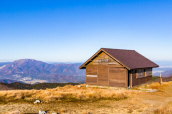 鈴鹿山地・霊仙山・山頂避難小屋と伊吹山(滋賀県:2025年11月)
