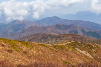 鈴鹿山地・鈴北岳から望む霊仙山方面（滋賀県・三重県：2025年12月）