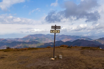 鈴鹿山地・鈴北岳から望む霊仙山（滋賀県・三重県：2025年12月）