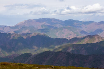 鈴鹿山地・鈴北岳から望む霊仙山（滋賀県・三重県：2025年12月）