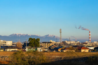 北勢・鈴鹿川付近から望む鈴鹿山地・藤原岳と竜ヶ岳(三重県:2025年12月)