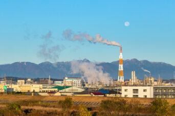 北勢・鈴鹿川付近から望む鈴鹿山地・御在所岳と鎌ヶ岳(三重県:2025年12月)