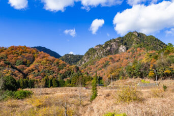 北勢・亀山・安坂山付近から望む鬼ヶ牙（三重県：2025年12月）
