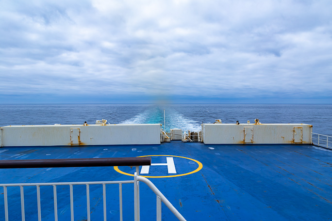 舞鶴小樽航路は日本海沿岸の遥か沖合を航行するので奥尻島沖に差し掛かるまで陸地は全く見えない