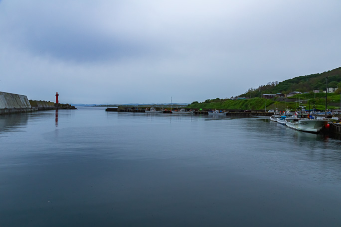 増毛山道の難所を越えて雨の別苅漁港まで降ってきた