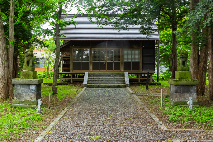 志文駅付近では志文神社に立ち寄っていく
