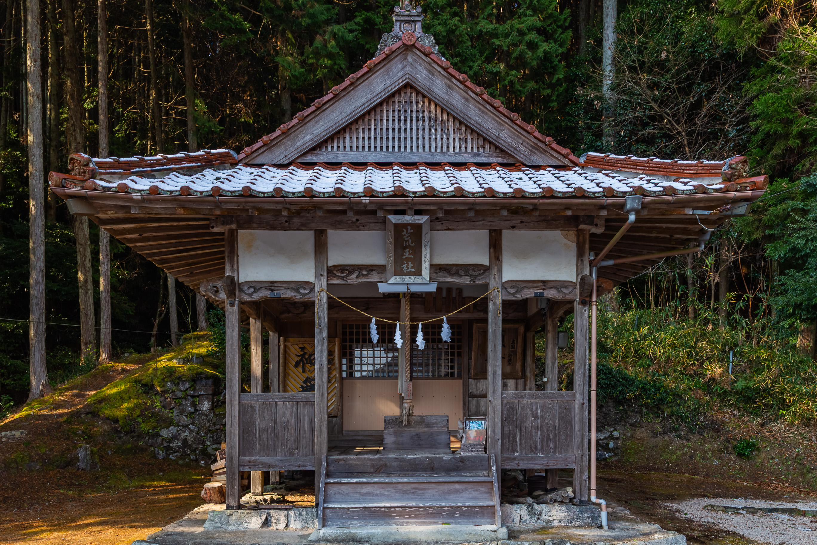 錦川鉄道錦川清流線・行波駅付近・荒玉社(山口県:2026年1月)