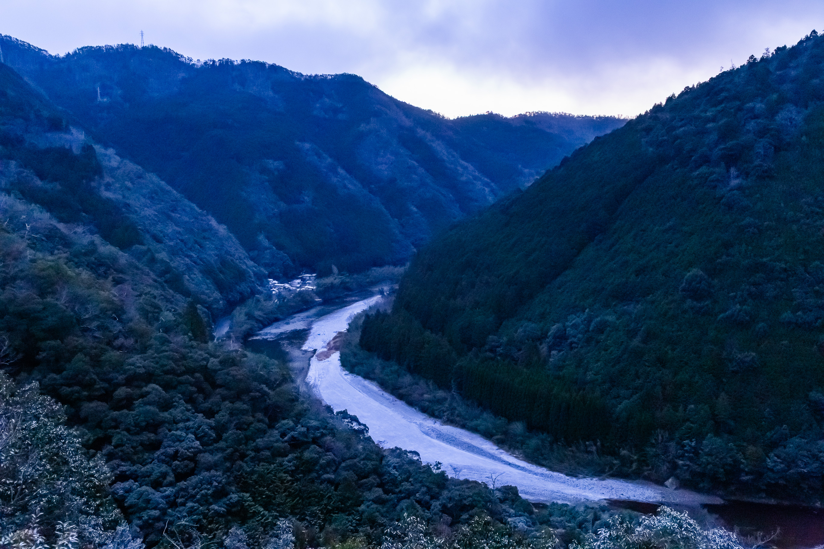 岩国・佐手集落付近から望む錦川(山口県:2026年1月)