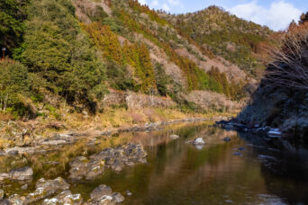 岩国・長走集落付近長走沈下橋から望む錦川と錦川鉄道（山口県：2026年1月）