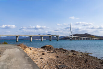 山口・唐樋海岸から望む周防大橋（山口県：2026年1月）