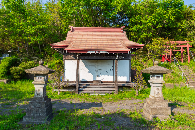 御崎神社は室蘭港を見下ろす高台の中腹に鎮座する