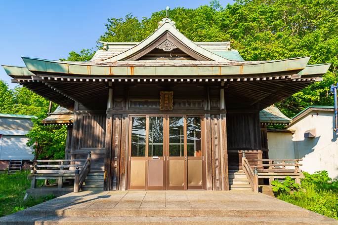 母恋集落の奥に鎮座するのが母恋神社