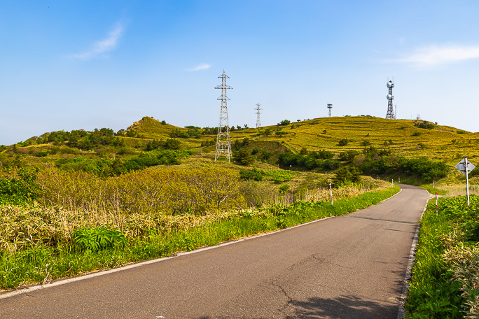 トッカリショ浜からイタンキ浜にかけての道道はなだらかな高原道路の雰囲気