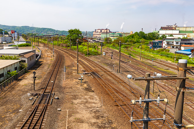 東室蘭駅の西で分岐していく室蘭本線