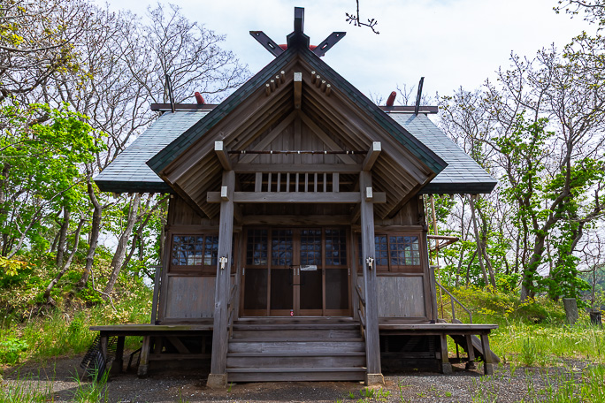 黄金集落内に鎮座する黄金神社